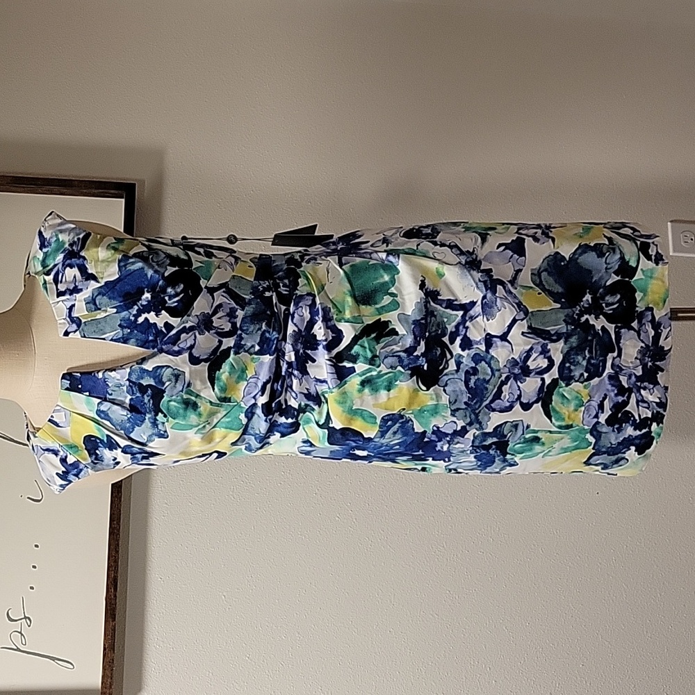 🦋NWT Sz 8 Adrianna Papell White Floral Sheath Dress with Blue & Green Print. 🦋